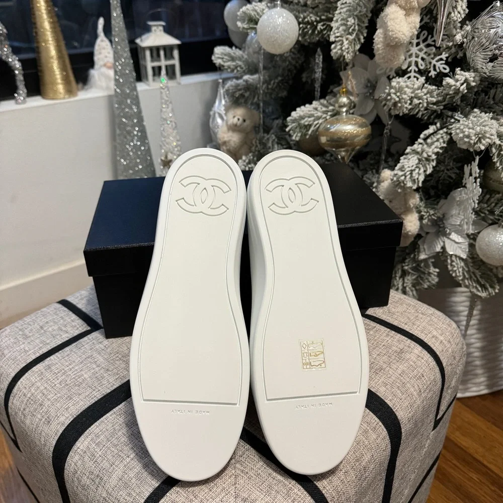 Authentic Chanel Tweed Sneakers - Picture 4 of 16